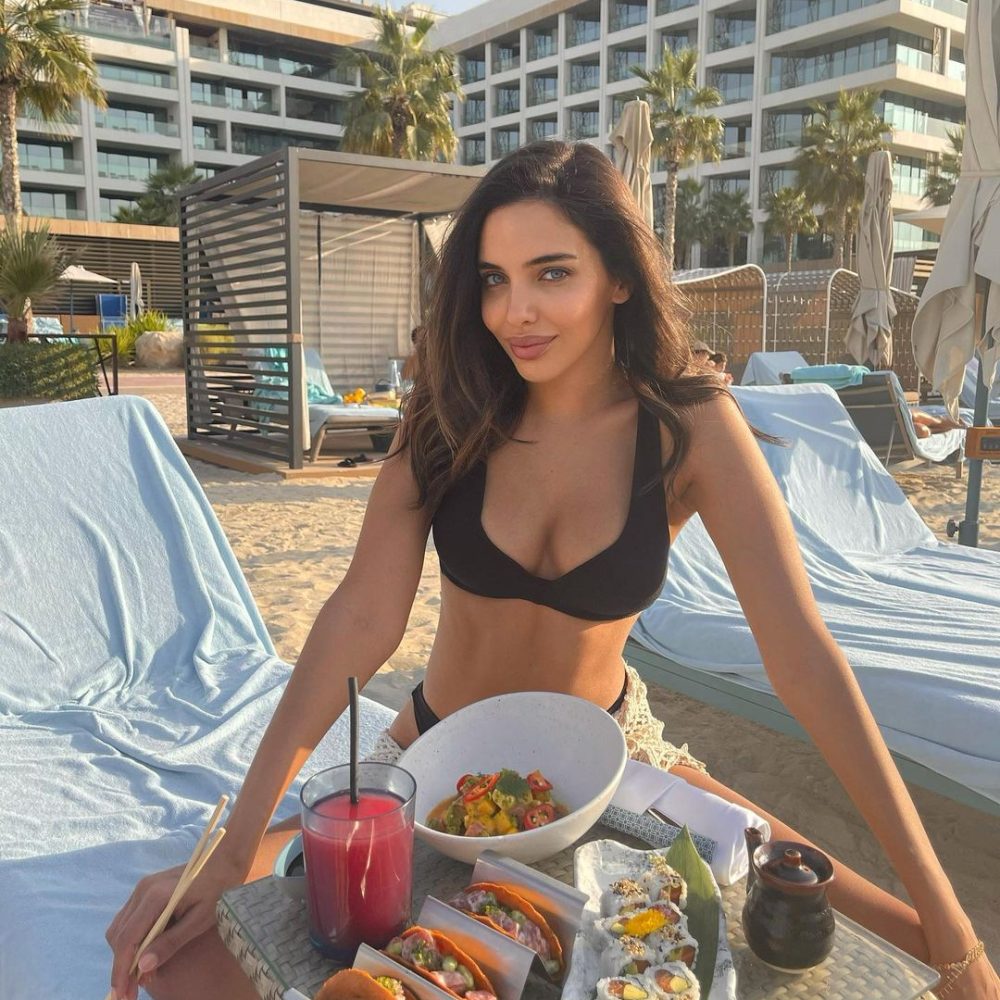 Sara Gündogan liebt gutes Essen. Foto: Instagram.com/sarabenamira