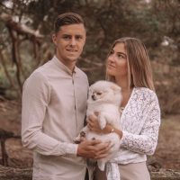 Christoph Baumgartner und seine Partnerin Sandrine haben sich verlobt.